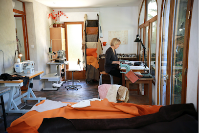 Atelier Romy : Centre De Formation En Maroquinerie Et Sellerie D'art À Saint-Affrique. Centre De Formation à Saint-Affrique