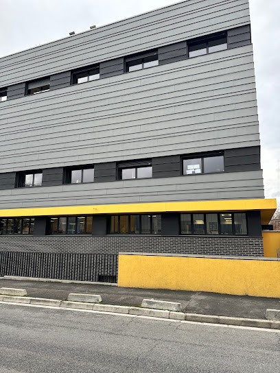 One 2, Centre de Formation à Saint-Denis