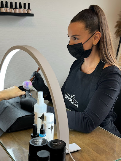 Celine F. Expert Nails Centre De Formation à Roncq