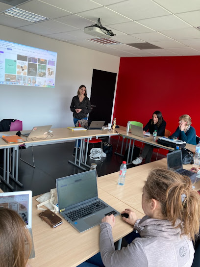 Céline Tardy, Formation Canva / Powerpoint / Prise De Parole En Public / Agence Conseils En Communication Centre De Formation à Saint-Aubin-de-Médoc