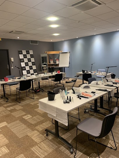 Lashes Nails Formation Metz : Formation Prothésiste Ongulaire Et Extension De Cils, Centre de Formation à Woippy